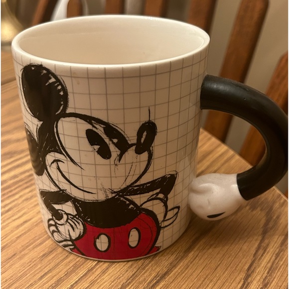 Disney Black & Red Mickey Mouse 3D Hand Glove Handle Large Ceramic Mug 2… - Picture 1 of 10
